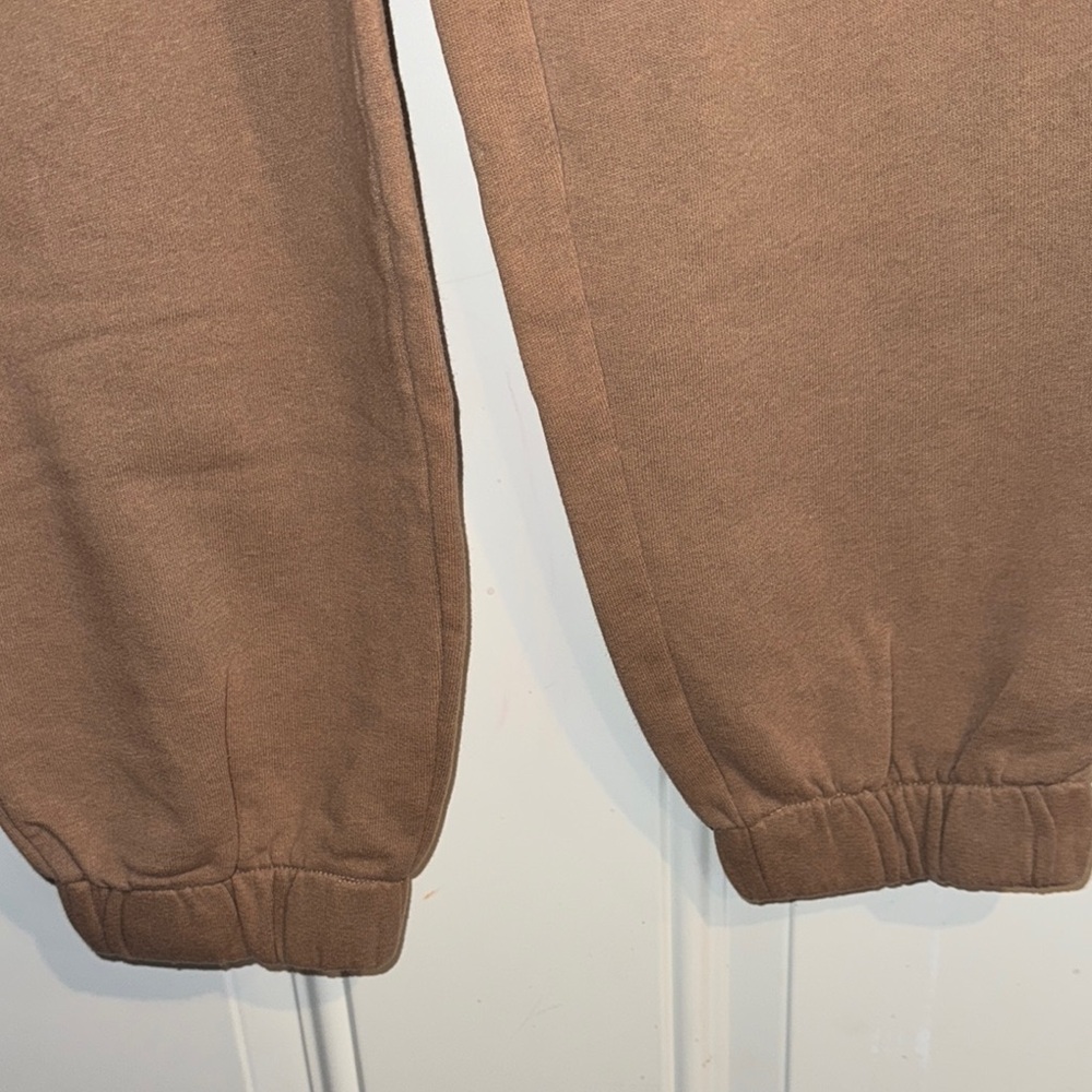HOLLISTER- ultra high Tan jogger pants size medium - Picture 9 of 14